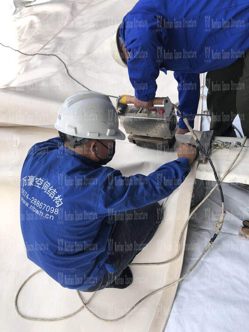 The umbrella shaped PTFE membrane structure project of Wuxiang metro station enters the stage of membrane cloth installation