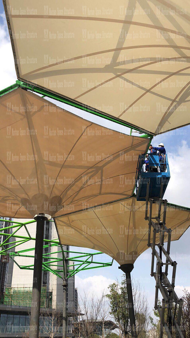 The umbrella shaped PTFE membrane structure project of Wuxiang metro station enters the stage of membrane cloth installation