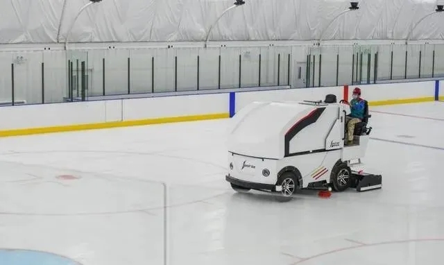 The modular assembly type direct cooling ice rink was born