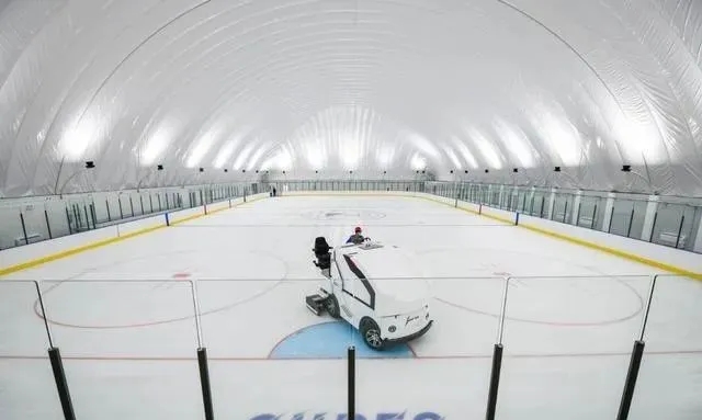 The modular assembly type direct cooling ice rink was born