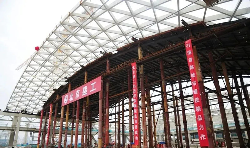 The second phase of the Congress reticulated shell began to slide installation, 108 meters can be opened and closed roof