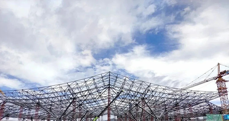 Lhasa Gonggar Airport 10,000-ton steel structure topped