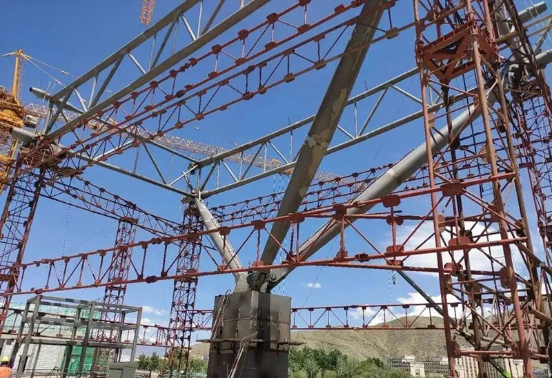 Lhasa Gonggar Airport 10,000-ton steel structure topped