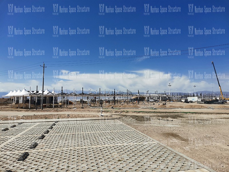 Construction of the main steel structure in Zone A of the Membrane Structure Project in Chaka Scenic Area (Phase II) is completed, and the installation of the membrane structure begins