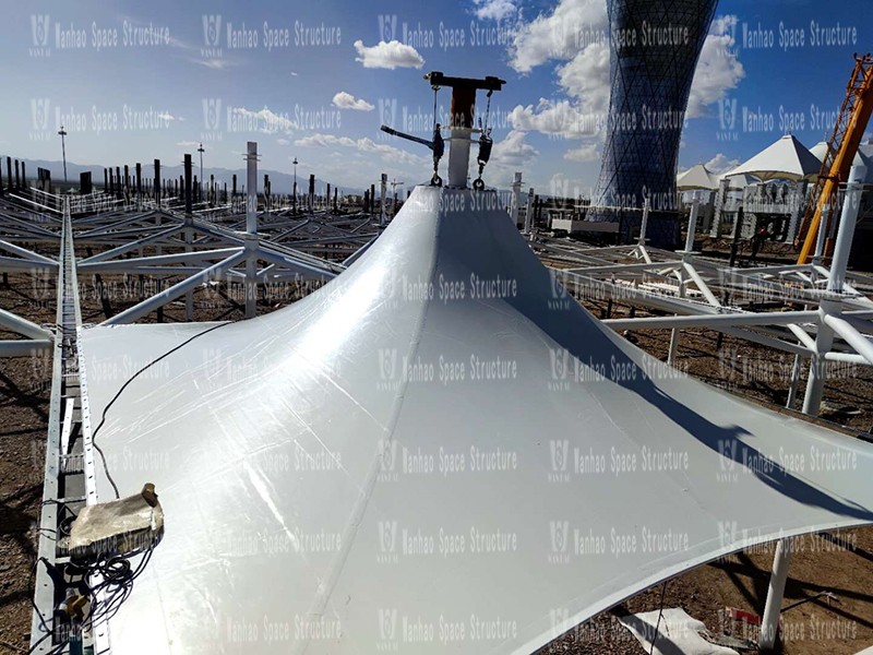 Construction of the main steel structure in Zone A of the Membrane Structure Project in Chaka Scenic Area (Phase II) is completed, and the installation of the membrane structure begins