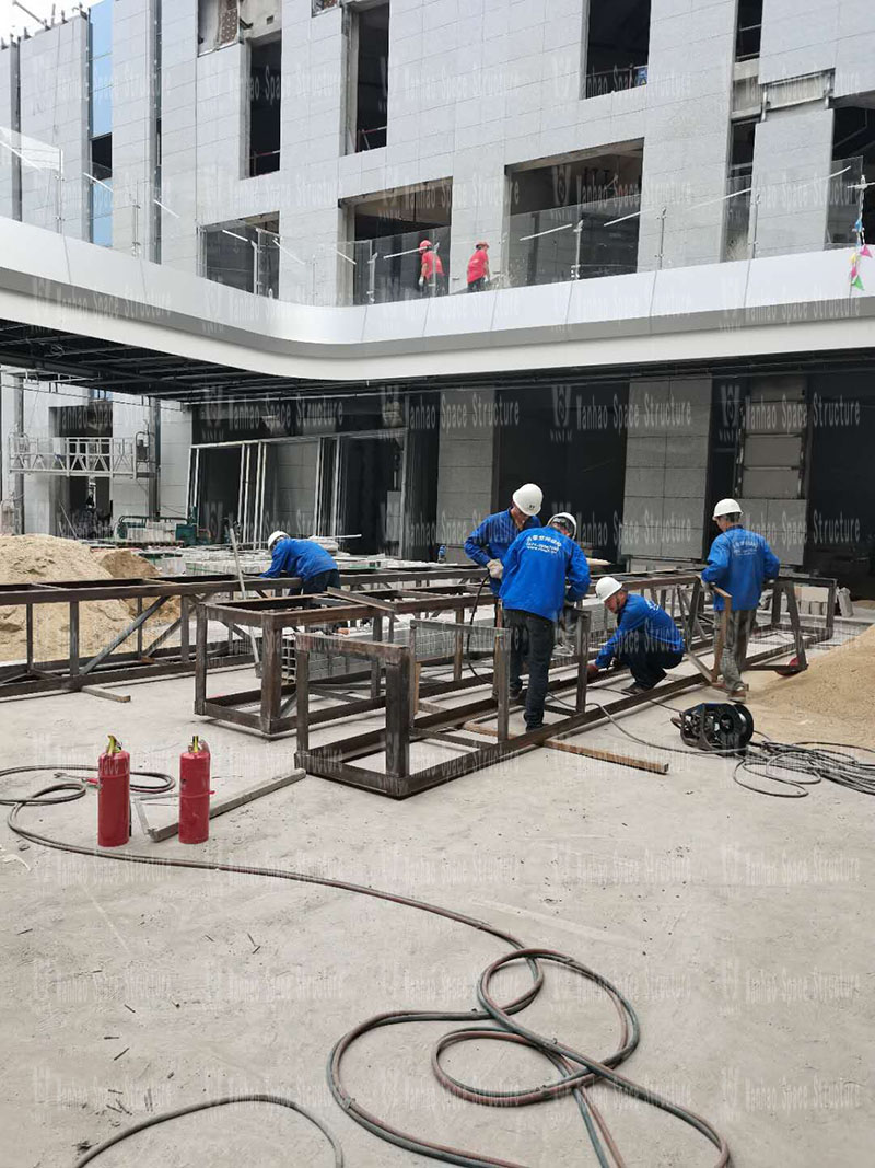 The steel structure of Xintai Excellence·Fortune Plaza Membrane Structure Project began to be installed