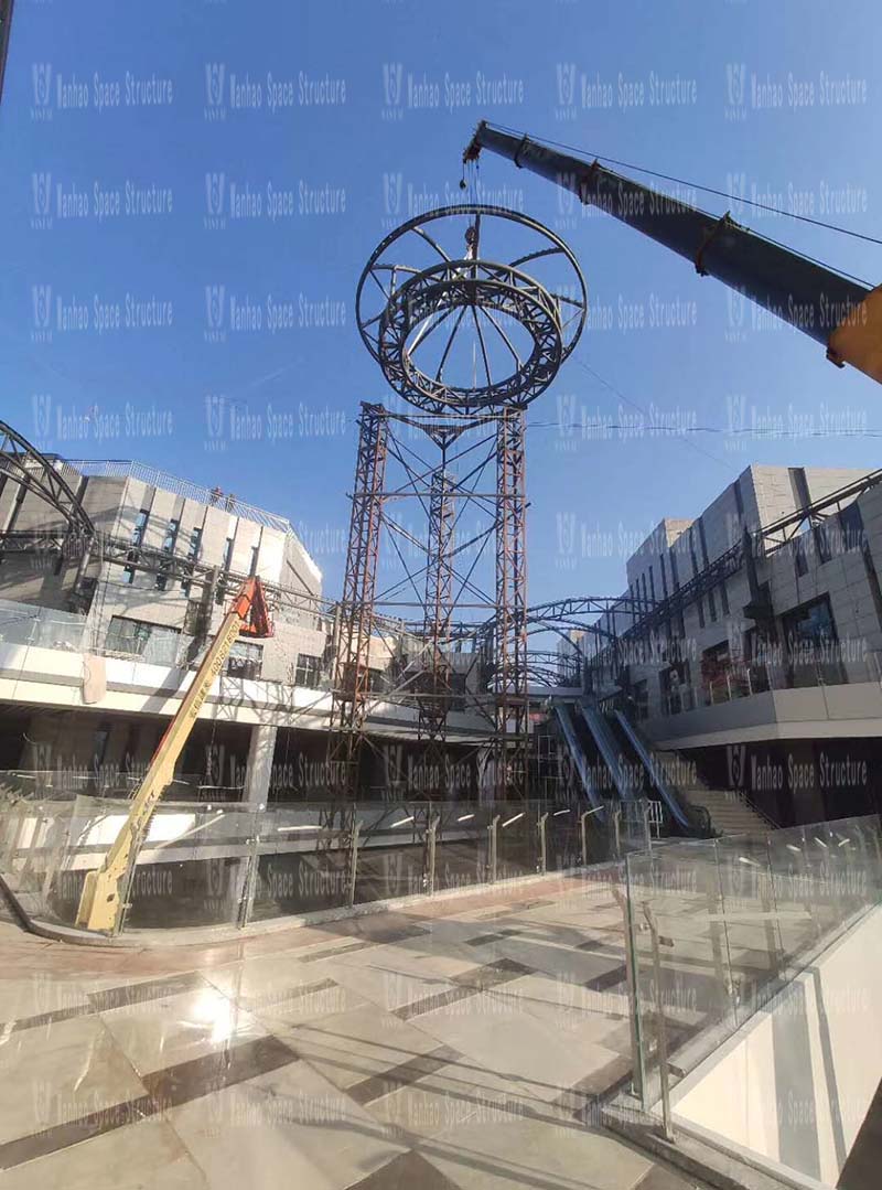The hoisting of the membrane structure project of Xintai Excellence·Fortune Plaza is nearing completion