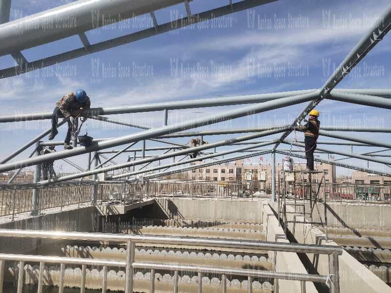 The steel structure of the pre-sedimentation tank and acid hydrolysis tank of the thermal insulation film structure of the sewage tank of the industrial sewage