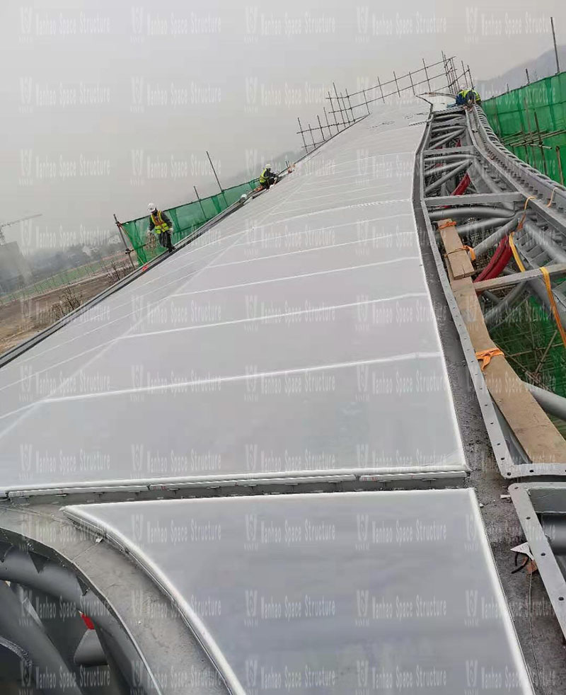 The membrane structure is being installed in the landscape membrane structure project of Sichuan Nanfang Charge Film Institute