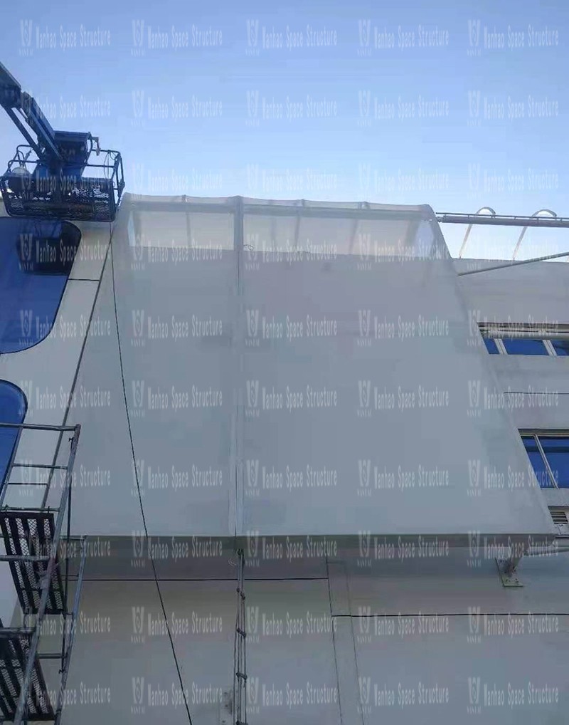 The membrane structure is being installed in the PTFE membrane structure project on the facade of the new factory building of Ningbo Yifuler Company