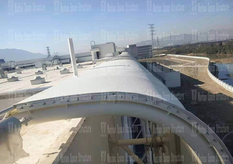 The membrane structure is being installed in the PTFE membrane structure project on the facade of the new factory building of Ningbo Yifuler Company