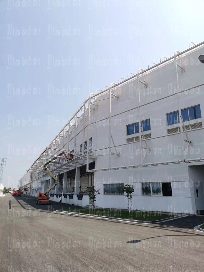 The PTFE mesh fabric membrane structure project for the facade of the food factory of Yiflo Group has entered the final fabric membrane structure installation stage