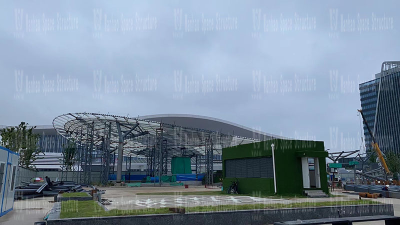 The large butterfly landscape membrane structure project in front of the Zhangjiagang high-speed railway station enters the second stage of the secondary structure assembly and hoisting