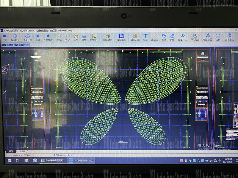 The large butterfly landscape membrane structure project in front of the Zhangjiagang high-speed railway station enters the second stage of the secondary struct