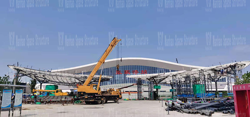 Shanghai-Tong Railway Zhangjiagang Station Local Supporting Project Completed the main structure of the left and right wings of the butterfly-shaped sky curtain in the passenger distribution area on the west side of the station