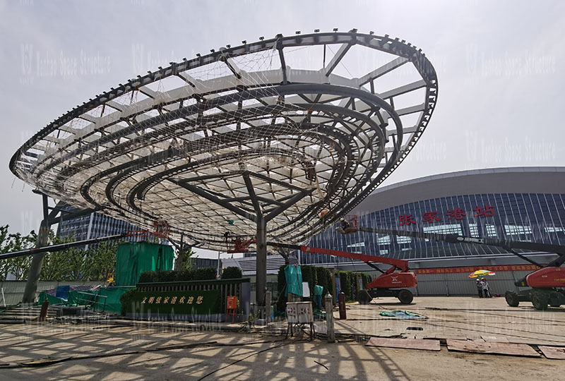 Shanghai-Tong Railway Zhangjiagang Station Local Supporting Project Completed the main structure of the left and right wings of the butterfly-shaped sky curtain in the passenger distribution area on the west side of the station