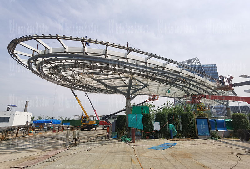 Shanghai-Tong Railway Zhangjiagang Station Local Supporting Project Completed the main structure of the left and right wings of the butterfly-shaped sky curtain in the passenger distribution area on the west side of the station