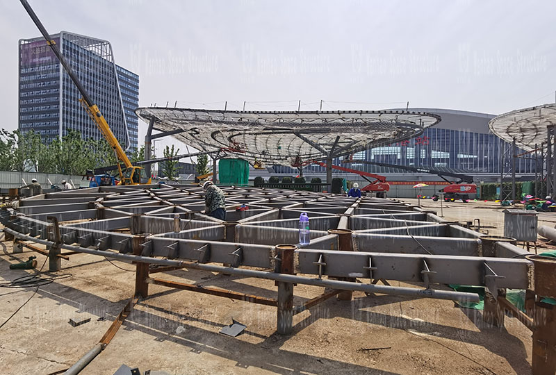 Shanghai-Tong Railway Zhangjiagang Station Local Supporting Project Completed the main structure of the left and right wings of the butterfly-shaped sky curtain in the passenger distribution area on the west side of the station