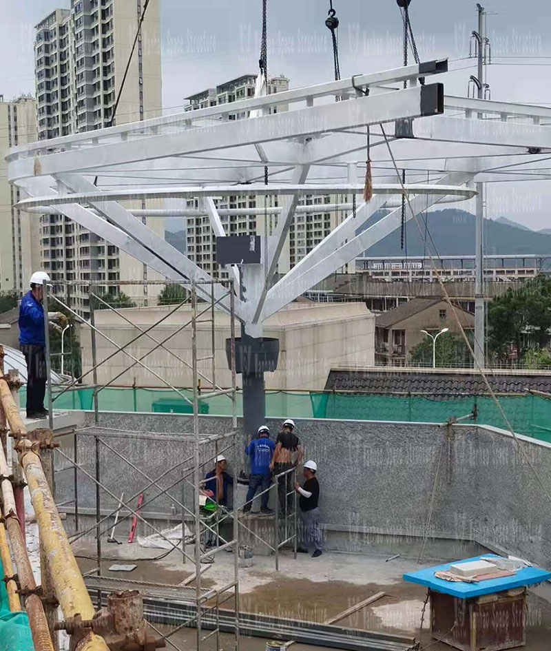 The steel structure of Taizhou Dabanqiao ETFE air pillow canopy project began hoisting