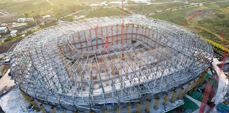 The main steel structure of Chongqing Longxing Football Stadium is topped