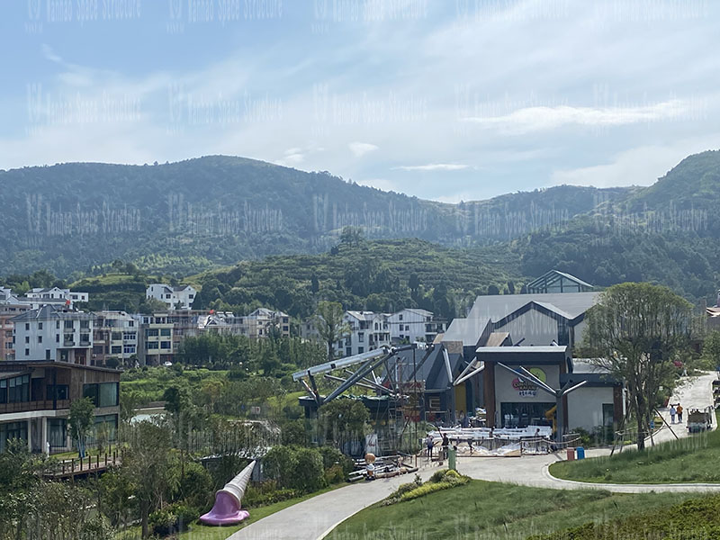 The ETFE canopy and PTFE landscape umbrella structure project of Yueqing Tieding Slide Park was completed