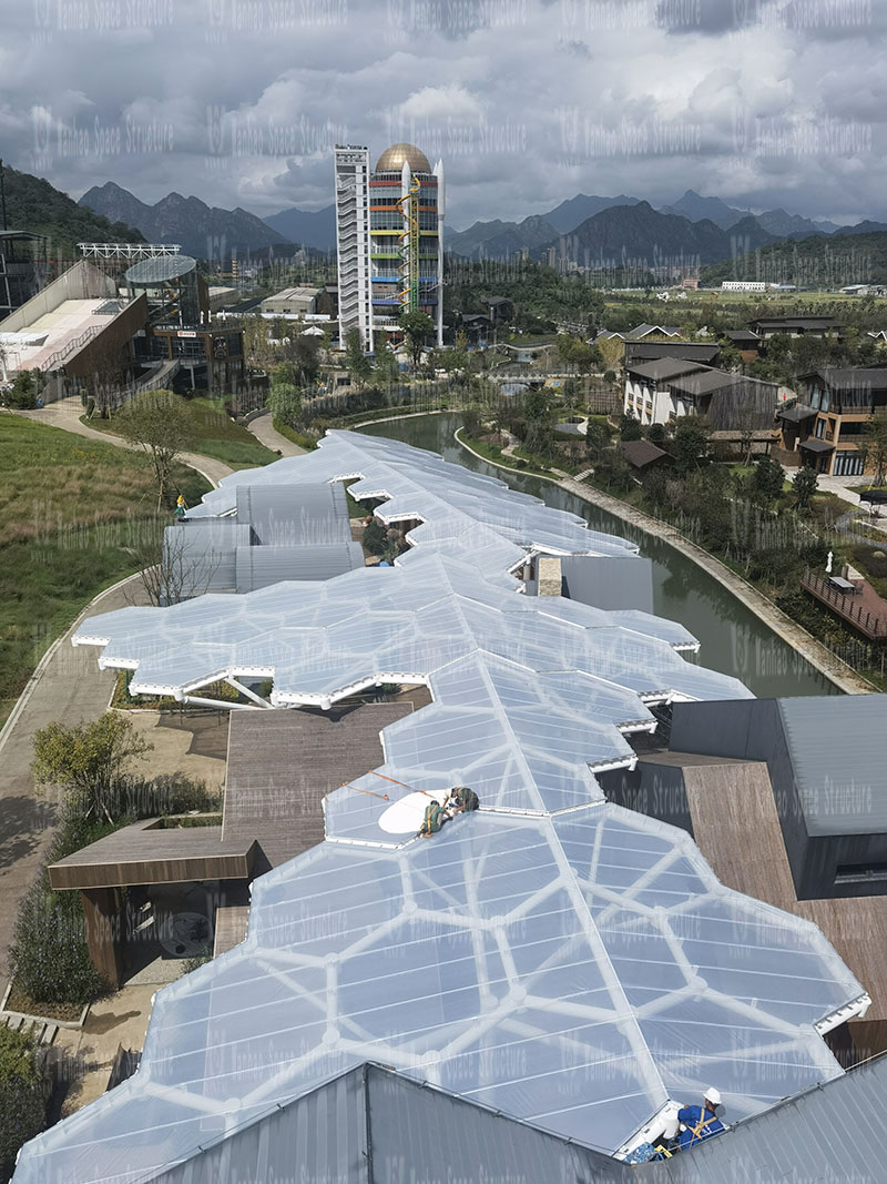 The ETFE canopy and PTFE landscape umbrella structure project of Yueqing Tieding Slide Park was completed