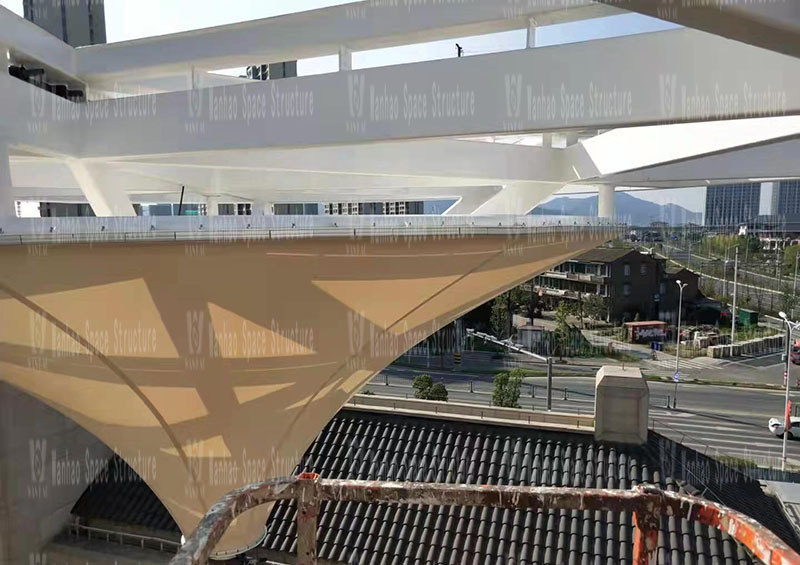 Membrane structure installation of Taizhou Dabanqiao ETFE air pillow canopy project
