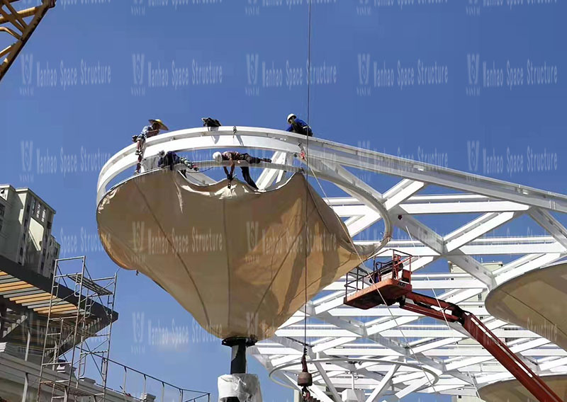 Membrane structure installation of Taizhou Dabanqiao ETFE air pillow canopy project