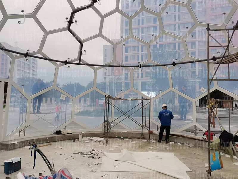 Wireless innovation city functional space business optimization five-star bazaar steel membrane structure project membrane structure installation in progress