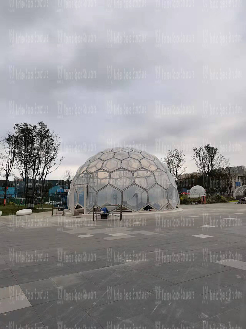 Wireless innovation city functional space business optimization five-star bazaar steel membrane structure project membrane structure installation in progress