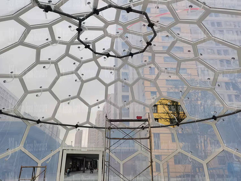 Wireless innovation city functional space business optimization five-star bazaar steel membrane structure project membrane structure installation in progress