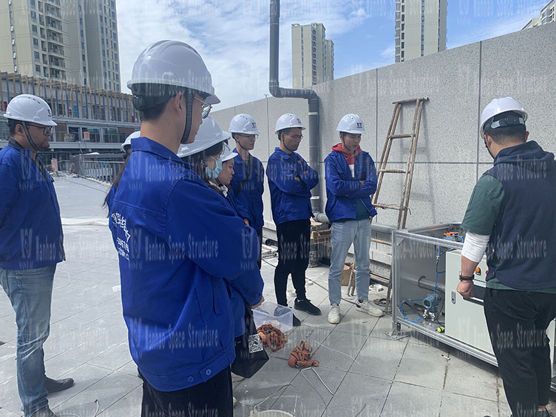 The employees of Marriott Space Structure went to Taizhou Dabanqiao ETFE Air Pillow Canopy Project, Wenzhou Tieding Yo Park ETFE Canopy and PTFE Landscape Umbrella Membrane Structure Project to learn and exchange