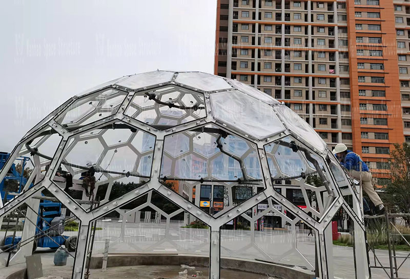 The five-star bazaar steel membrane structure project is completed