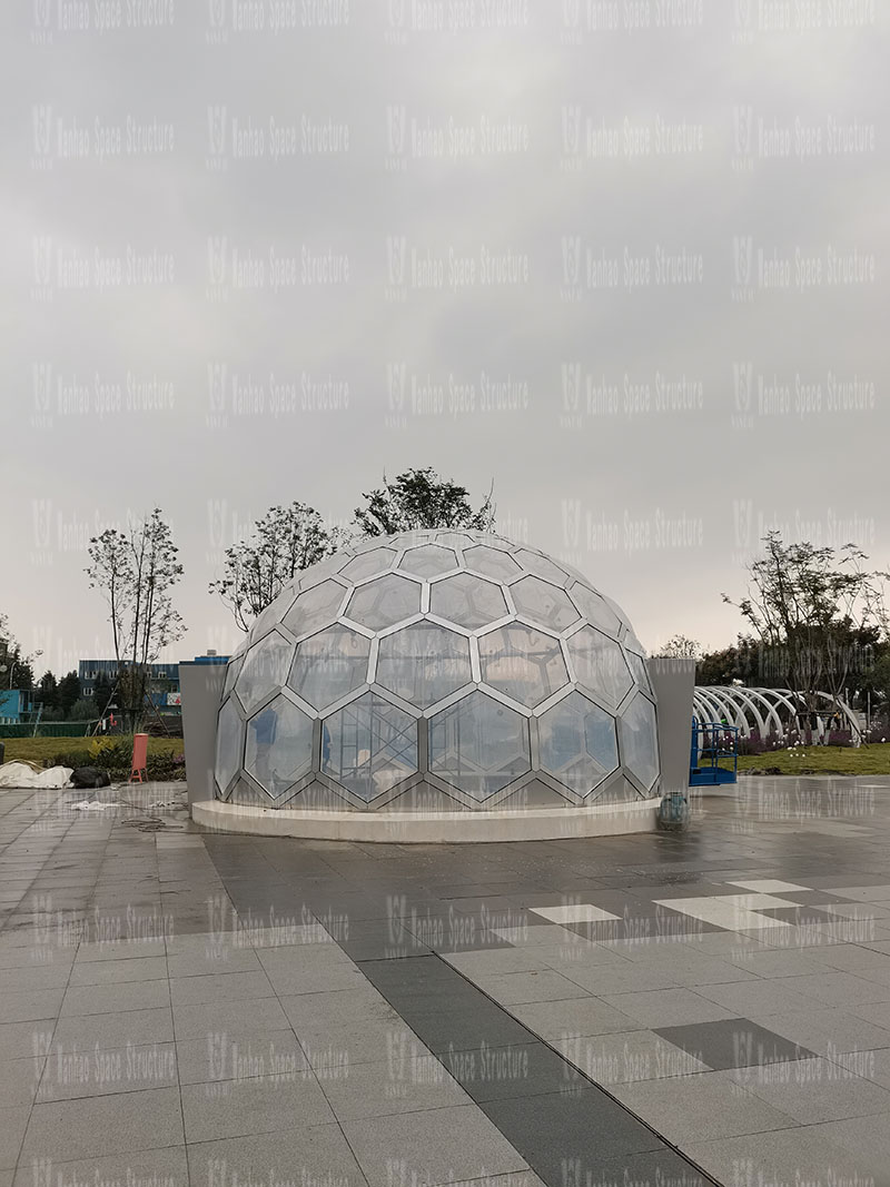 The five-star bazaar steel membrane structure project is completed