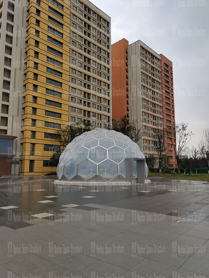 The five-star bazaar steel membrane structure project is completed