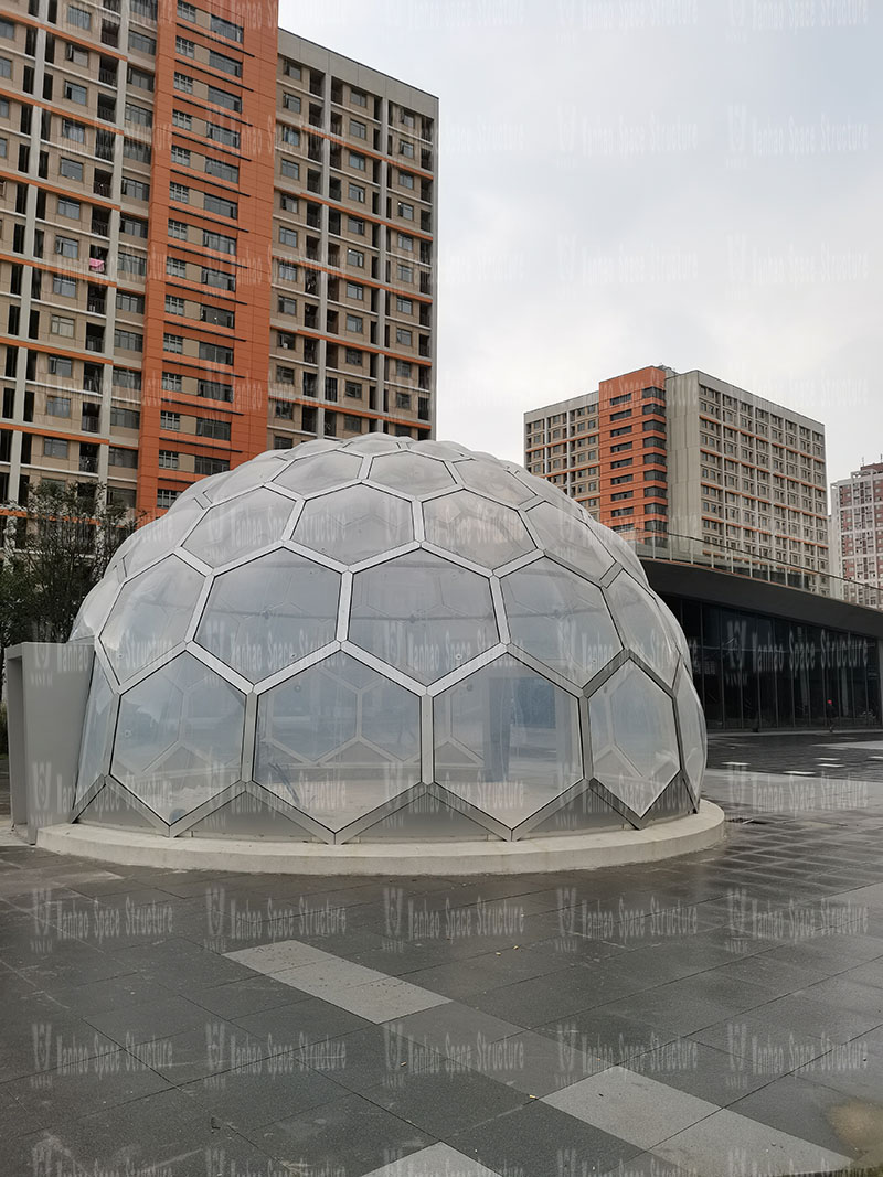 The five-star bazaar steel membrane structure project is completed