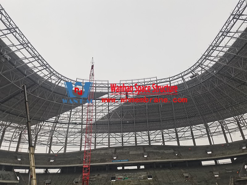 The roof steel structure of the ETFE roof membrane structure project of Chongqing Longxing Football Stadium is completed, and the membrane structure is being installed