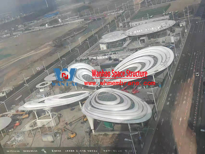 The butterfly-shaped canopy project of the passenger distribution area on the west side of the station in front of the local supporting project of Zhangjiagang Station of the Hutong Railway has been completed