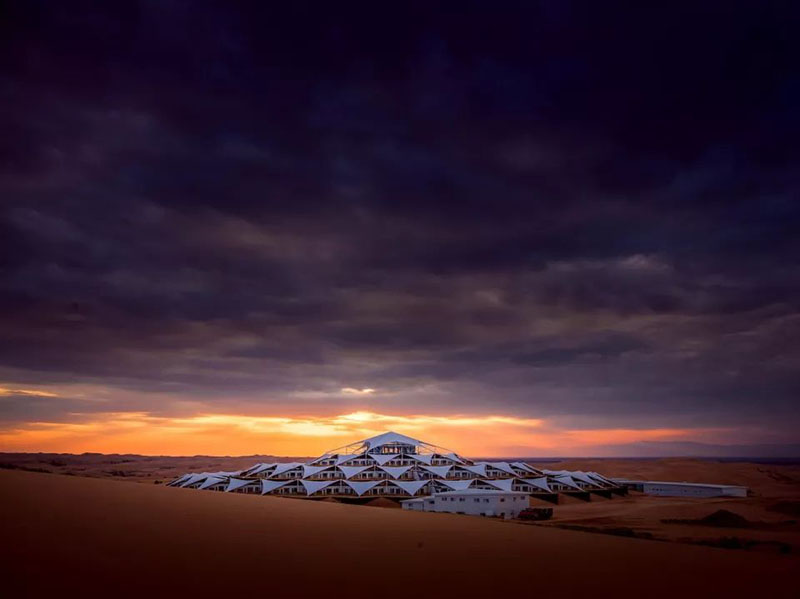 "Lotus" in the desert - Lotus Hotel in Xiangshawan