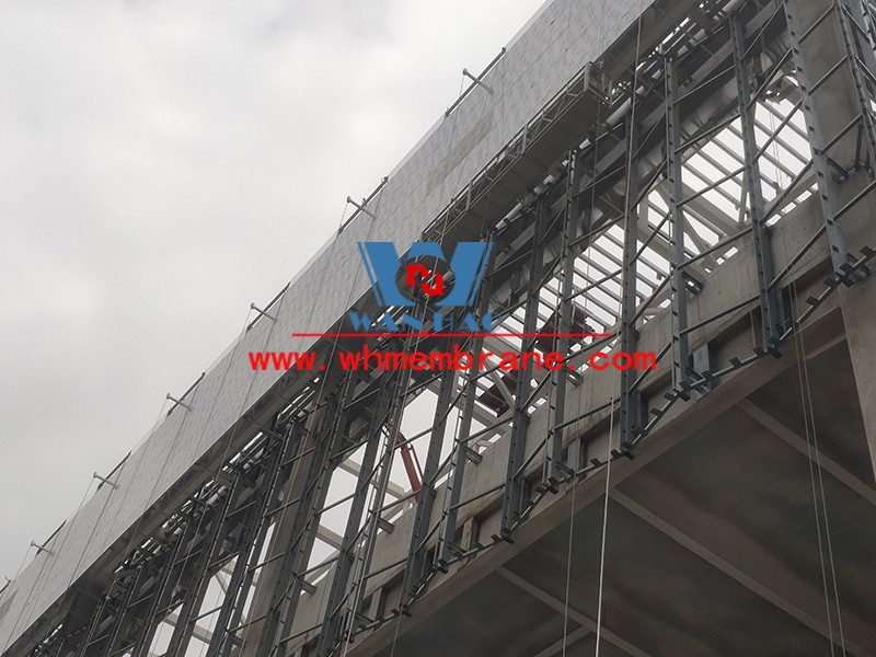 The curtain wall mesh membrane project of the exhibition hall in the C1 area of Shaoxing International Convention and Exhibition Center has entered the installation stage of the membrane structure