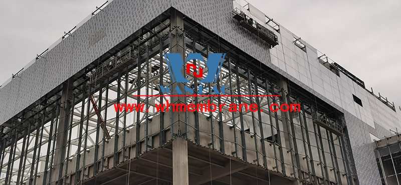 The curtain wall mesh membrane project of the exhibition hall in the C1 area of Shaoxing International Convention and Exhibition Center has entered the installation stage of the membrane structure