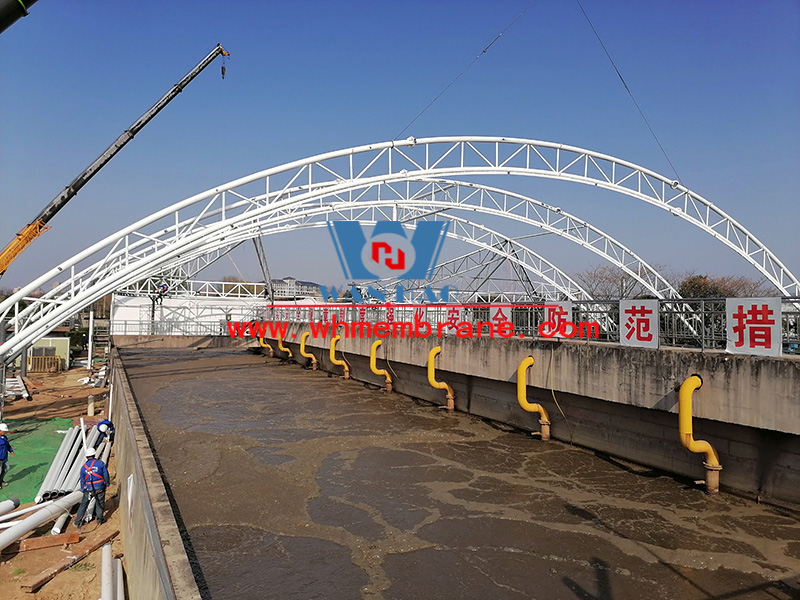 The steel structure in the southern area of the first-phase oxidation ditch seal upgrading and renovation project of Bozhou Sewage Treatment Plant has been completed