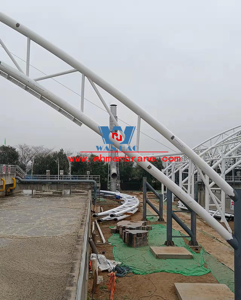 The steel structure in the southern area of the first-phase oxidation ditch seal upgrading and renovation project of Bozhou Sewage Treatment Plant has been completed