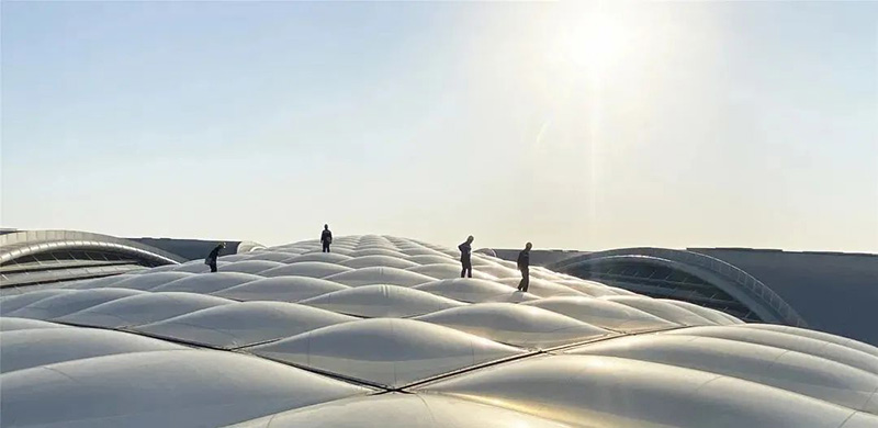 The roof of Guangzhou South Railway Station is actually soft