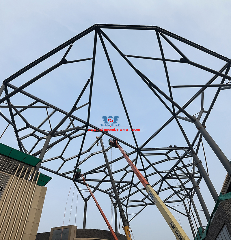 Hefei Wenyi Tangxi Tianjin Gate sky curtain steel structure and ETFE air pillow film project steel structure hoisting