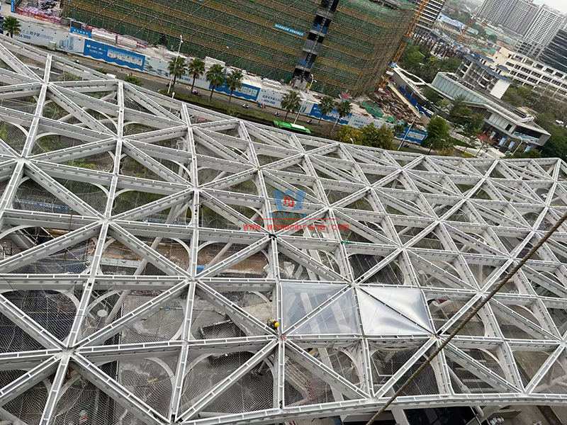 Latest construction progress of curtain wall and railings in the third section of China Communications Hainan Headquarters Base Project