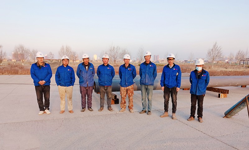 The construction of the steel film structure project in the Maliantan Desert Park in Dingbian, Shaanxi Province began