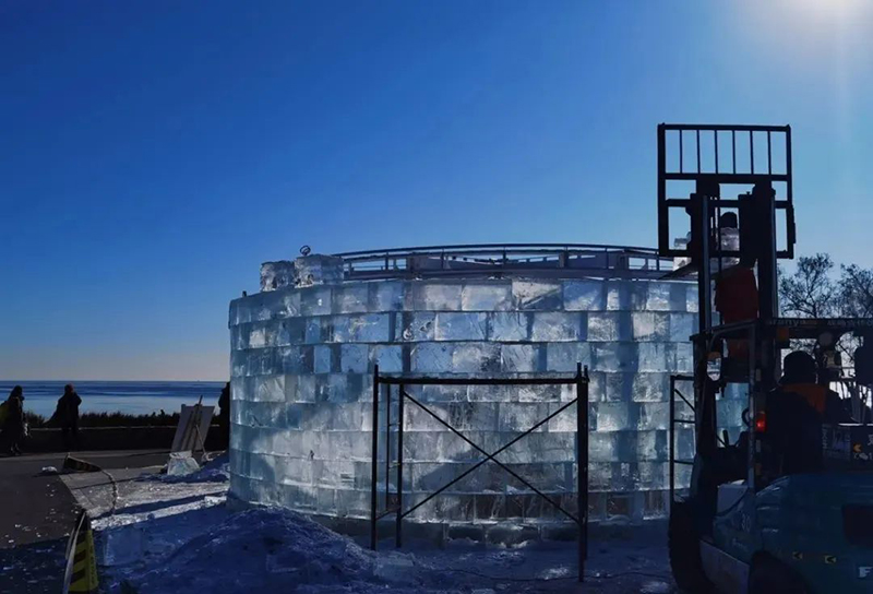 [Hourglass at the moment] steel - cable - membrane - ice - sand