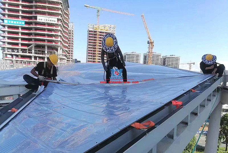 Even though the sun is hot, the footsteps never stop! There is the latest news on the construction progress of the ETFE air pillow membrane project in Hainan