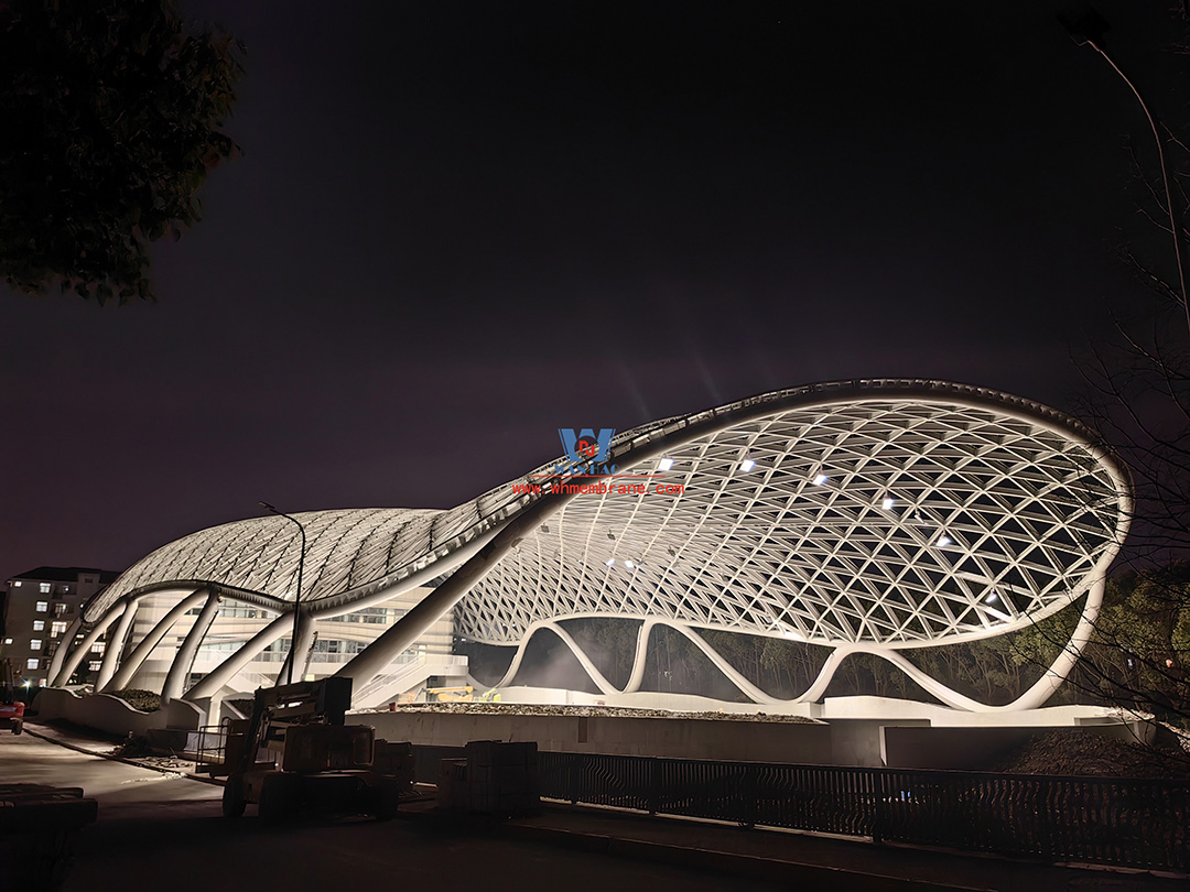 The rhythmic beauty of steel structure hyperbolic reticulated shell